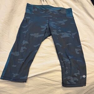 lululemon athletica Women’s Camo Cropped  Leggings - Blue